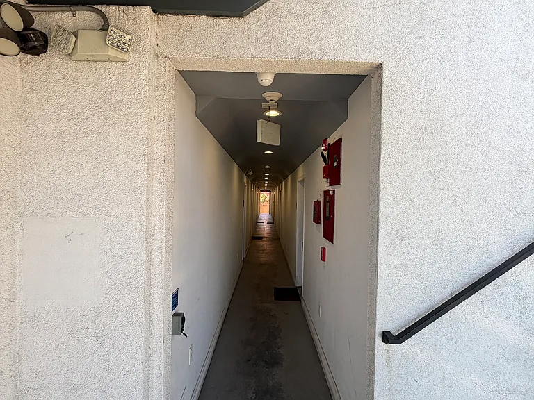 4557 Rosewood Ave #7 — Photo 10