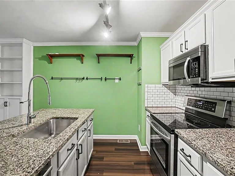 1006 Creatwood Cir SE — Photo 10