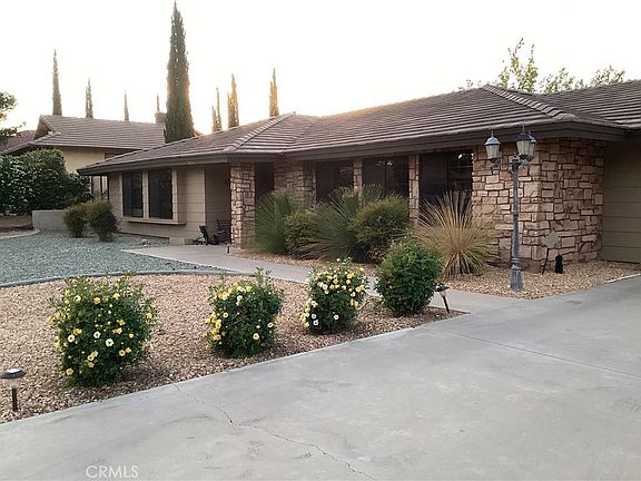 2nd image of 18616 Plumas St
