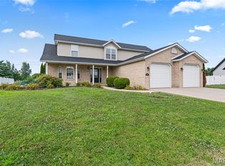 235 Baneberry Dr, Highland, IL 62249