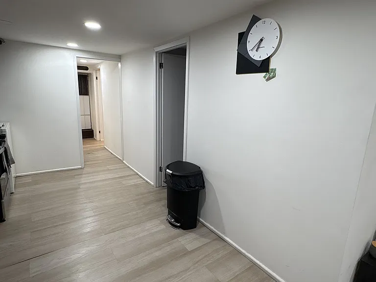 747 Crawford Ave #BASEMENT — Photo 5