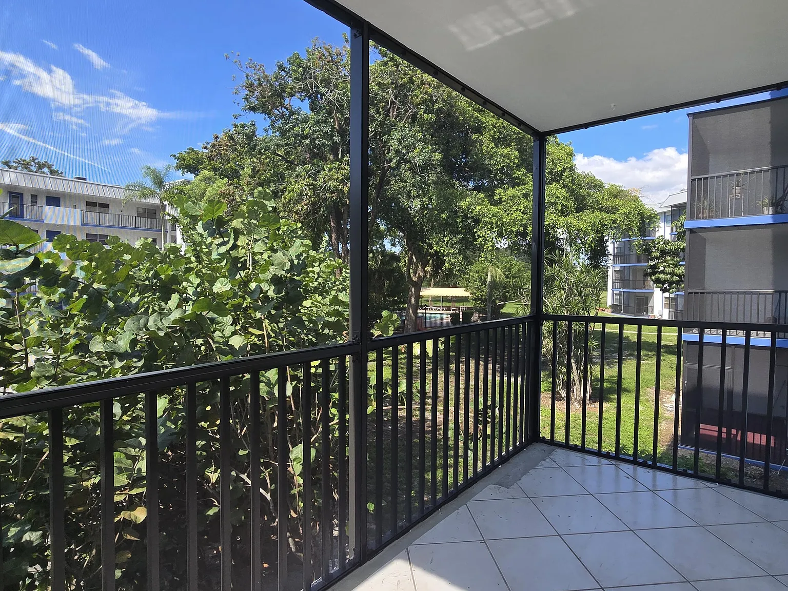 2 bed, 2.0 bath, 1300 sqft, $2,300 — Photo 3
