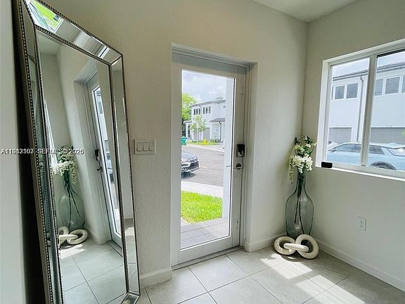 4th image of 5000 SW 37th St