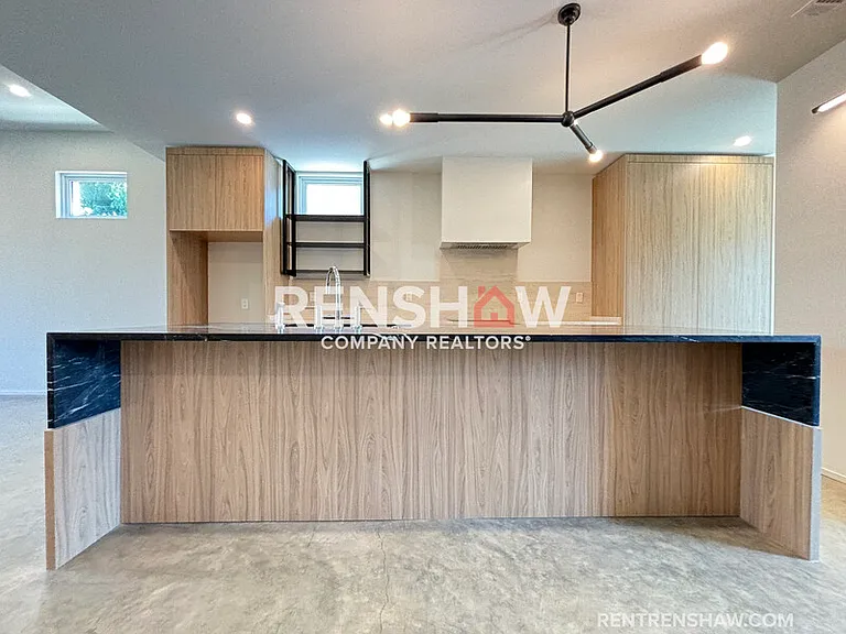 38 Angelus St — Photo 6