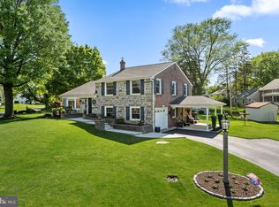 220 Canterbury Dr, Wallingford, PA 19086