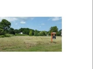 554 Berghuis Dr, Combined Locks, WI 54113