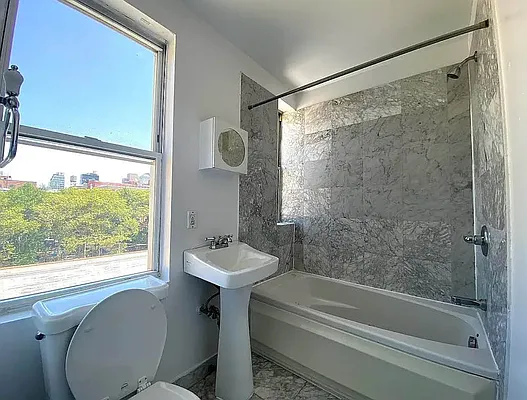 Rented by Highline Residential | media 7