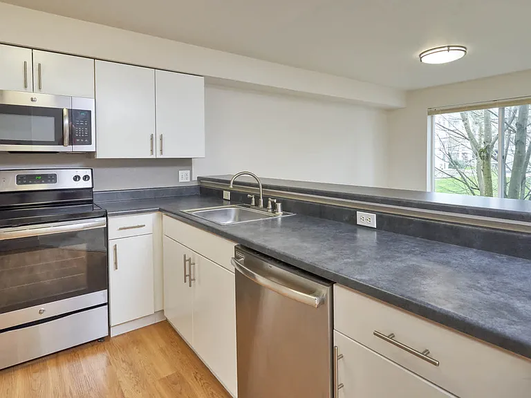 Kitchen with Breakfast Bar