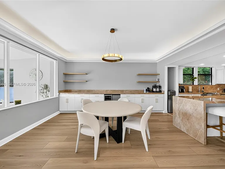 460 W Dilido Dr — Photo 10
