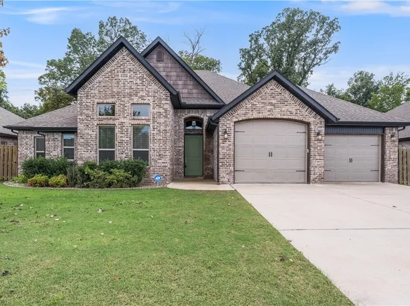 6104 Buckeye Dr, Rogers, AR 72758