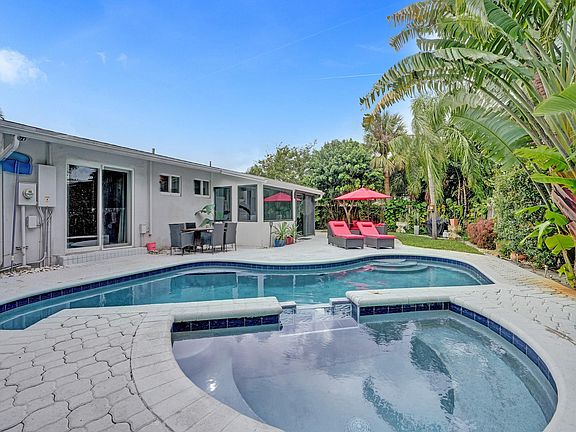 5th image of 533 NE 27th Drive