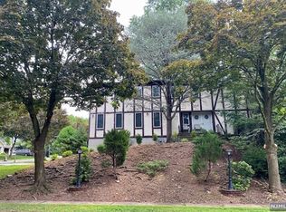 212 Filippe Ct, Paramus, NJ 07652