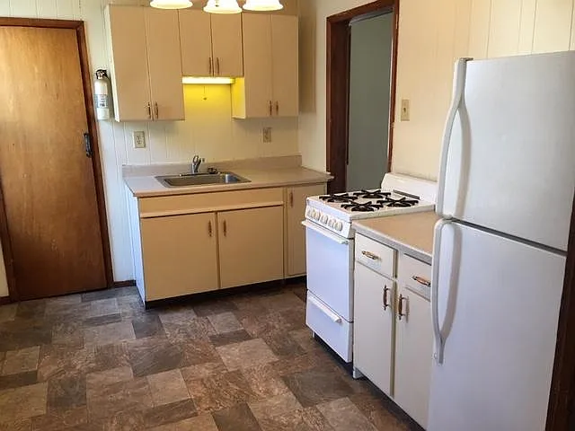 1 bed, 400 sqft, $900 — Photo 2