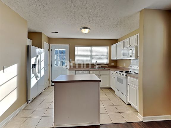 3rd image of 1700 Stone Hollow Ct
