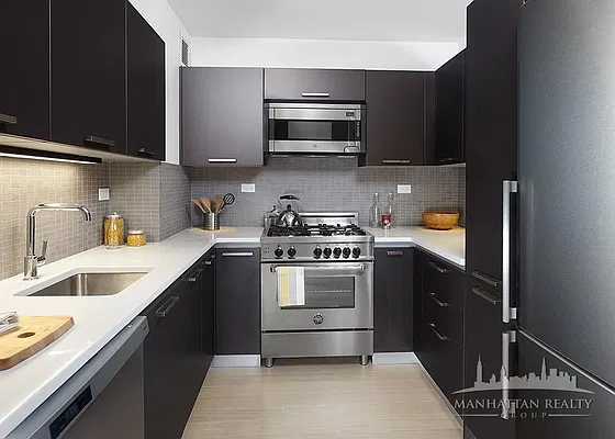 Rented by Manhattan Realty Group | media 12
