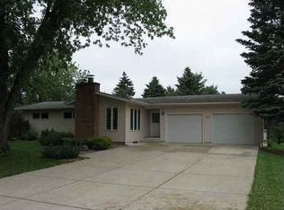 226 Colorado Rd, Cedar Falls, IA 50613