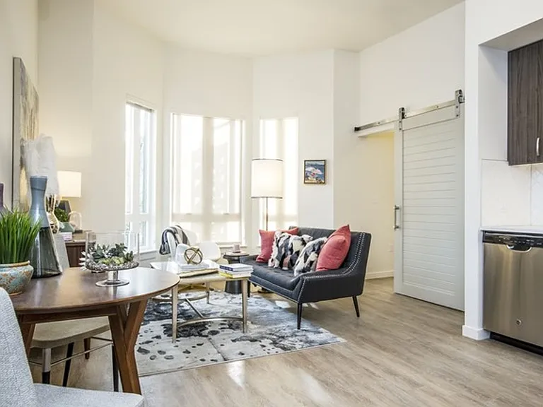 11 Marche Apartments — Photo 31