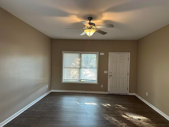2nd image of 3933 Pine Ridge Way