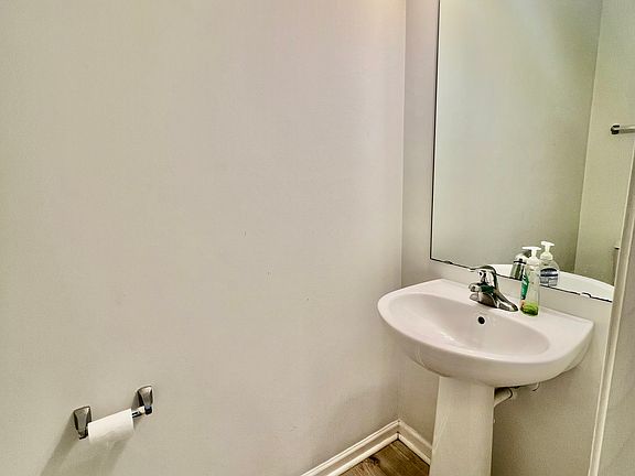 5th image of 7720 Averette Field Dr