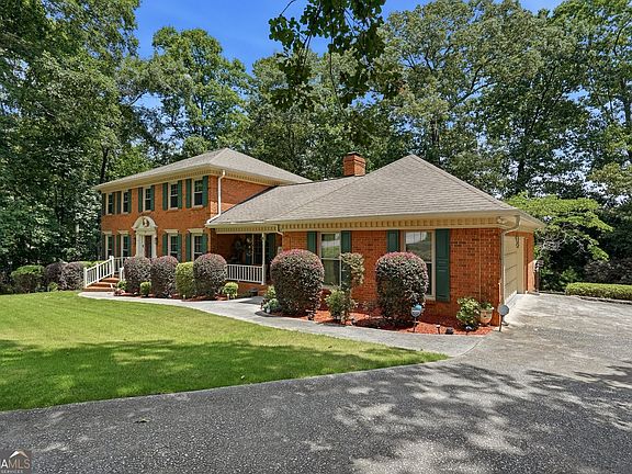 3rd image of 5027 Castlewood Dr SW
