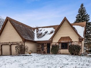6466 Cape Cod Ct, Lisle, IL 60532