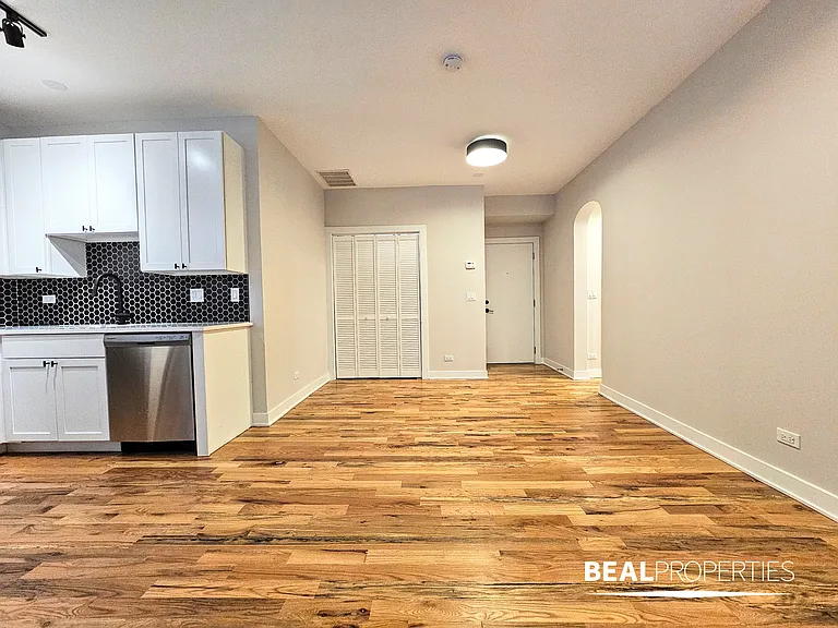 656 W Wrightwood — Photo 7