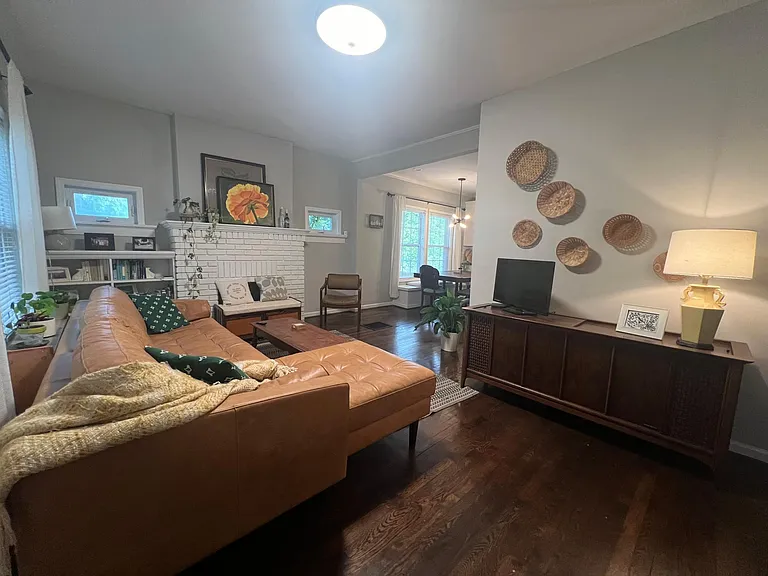1524 Melrose Dr SW — Photo 4