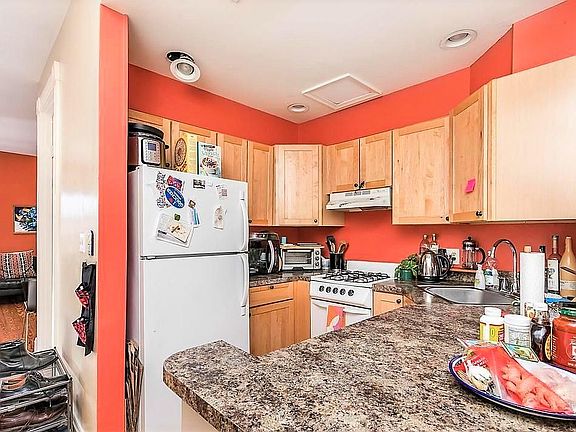 4th image of 211 E Mount Royal Ave Floor 2