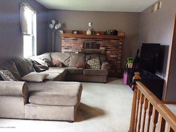 2nd image of 506 Gateway Dr
