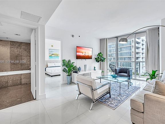 5th image of 485 Brickell Ave APT 1711