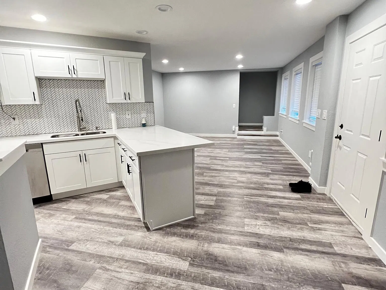 3 bed, 1015 sqft, $2,500 — Photo 3