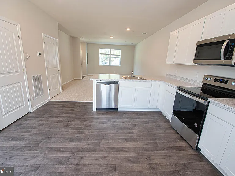 130 Willowtree Ln — Photo 26