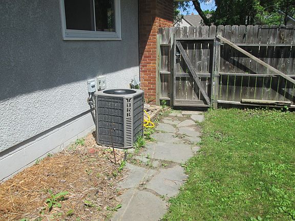 5th image of 1796 Ivy Ave E
