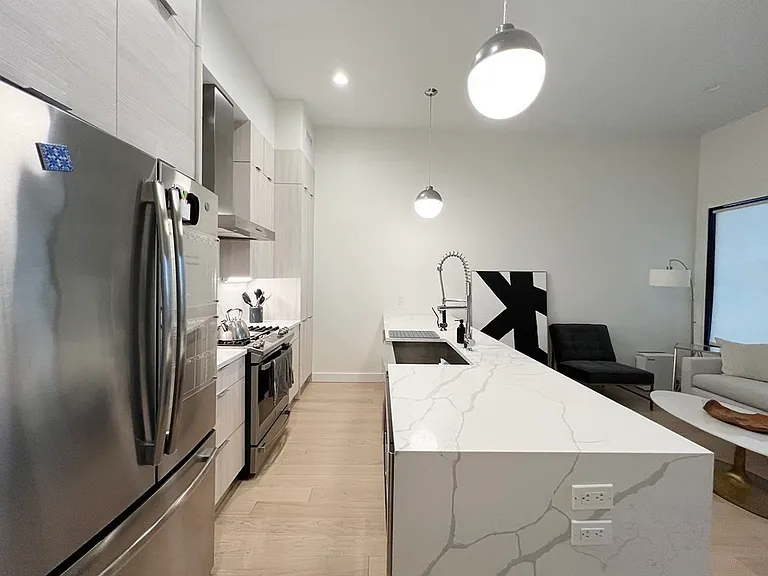 360 Meridian St #7 — Photo 6