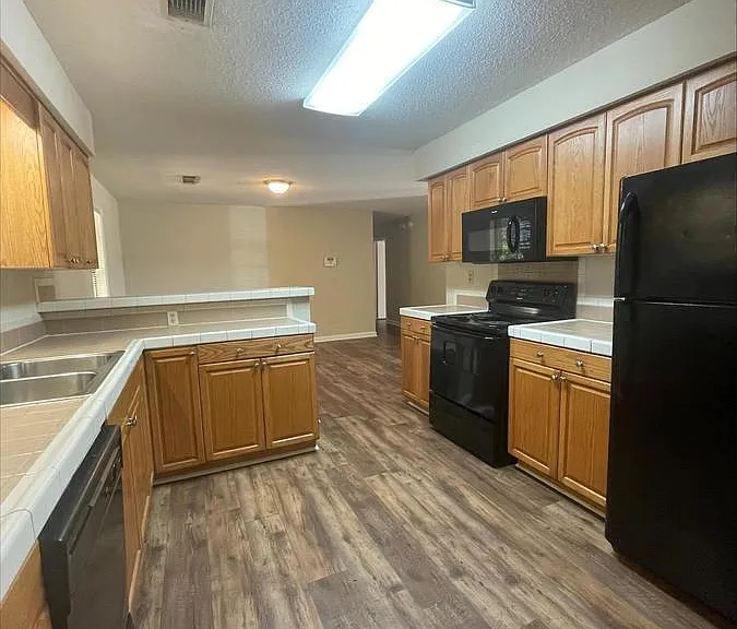 8400 Rutherford Dr — Photo 4