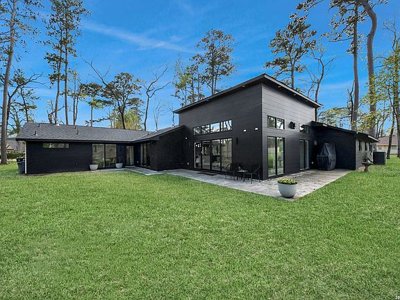 2nd image of 1601 Sycamore Lane