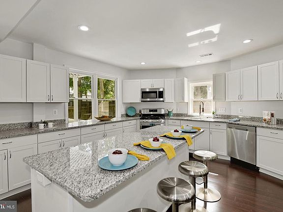 Kitchen_View 2_Main Level