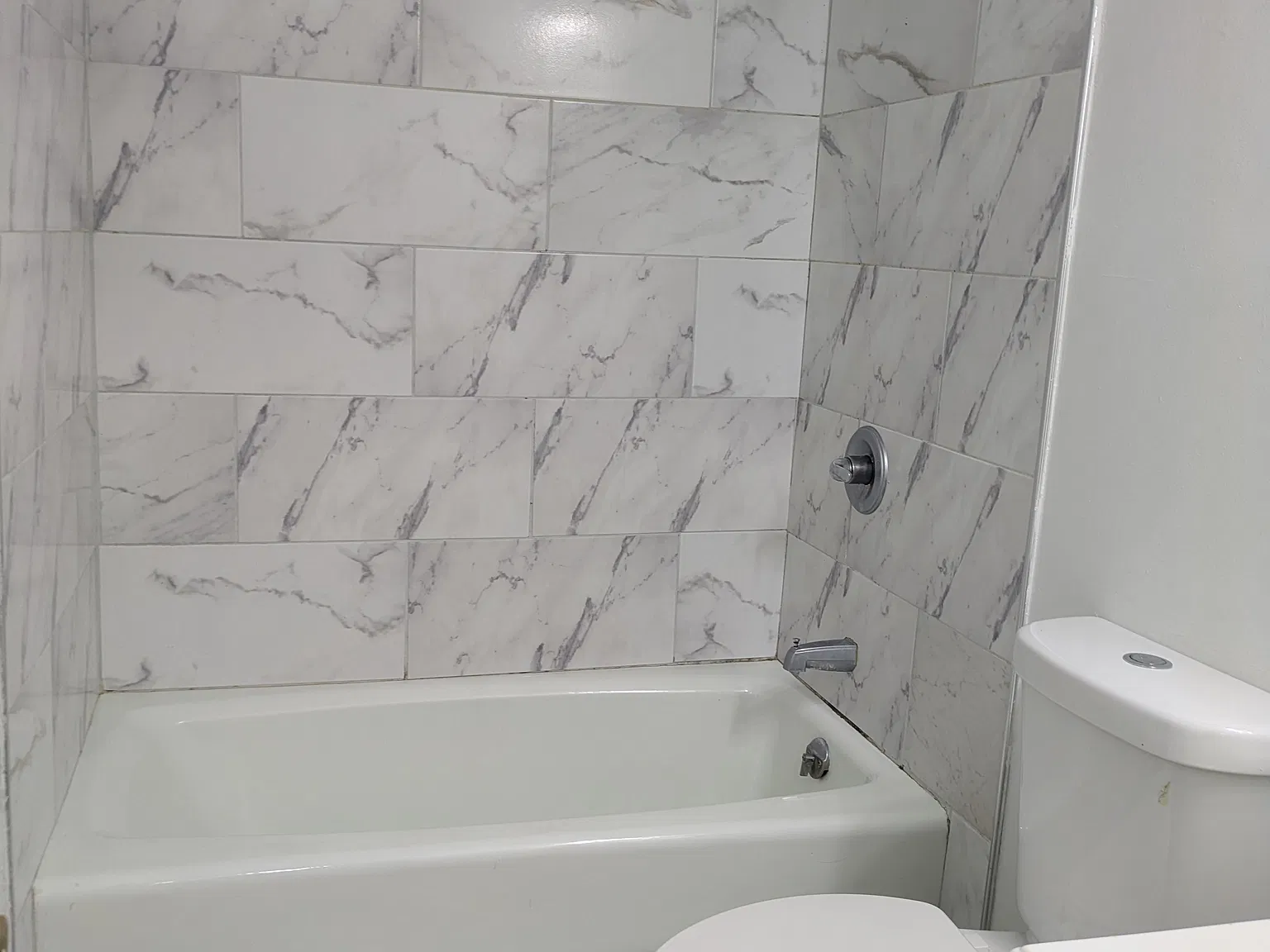 2 bed, 965 sqft, $999 — Photo 2