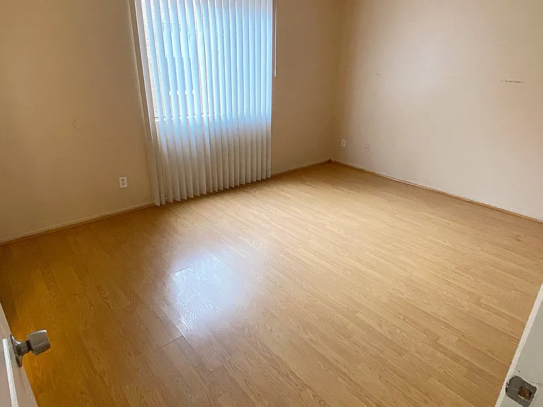 2475 Cedar Ave #D — Photo 8