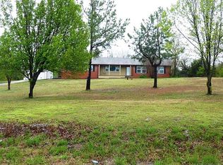 702 W 9th St, Beggs, OK 74421