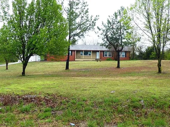 702 W 9th St, Beggs, OK 74421