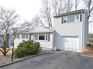 15 Woodcliff Rd, Holbrook, MA 02343