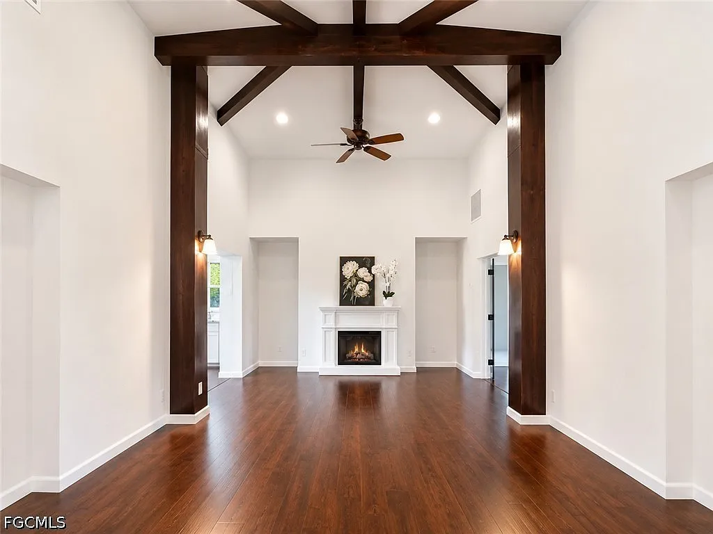 4 bed, 3.0 bath, 2922 sqft, $2,900 — Photo 1