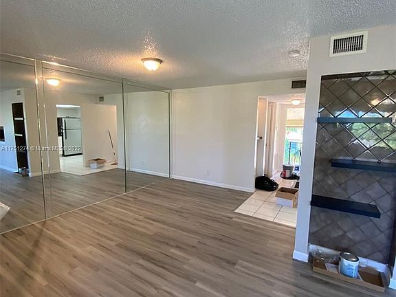 5th image of 1779 NE 40th Pl APT 406