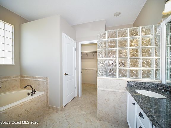 5th image of 936 Wimbledon Dr