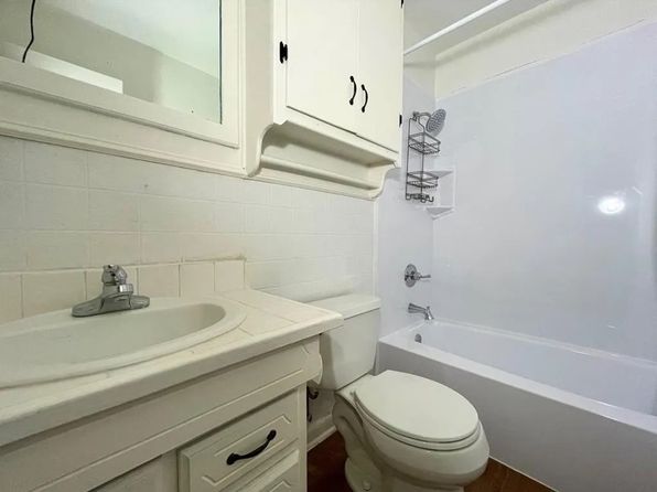 200 W 8th St