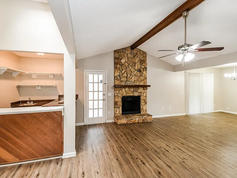 4331 Walnut Bnd — Photo 4