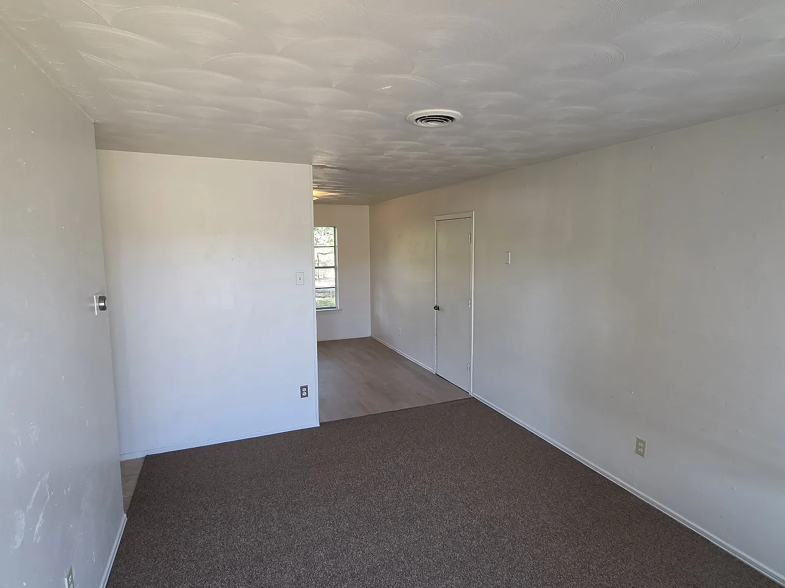 3 bed, 1000 sqft, $1,495 — Photo 3