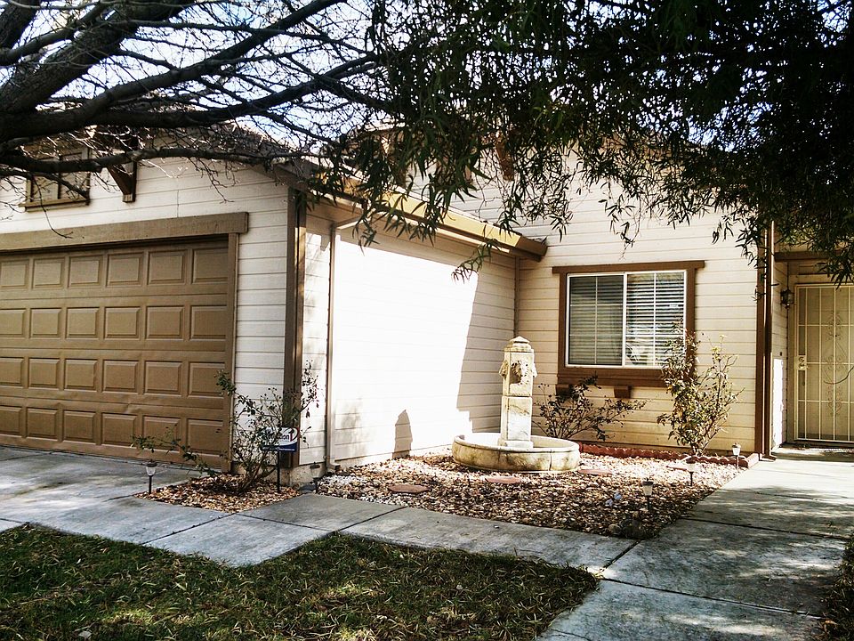 1st image of 900 Anderson Cir