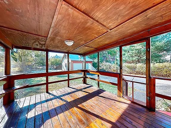 Screened- In Porch